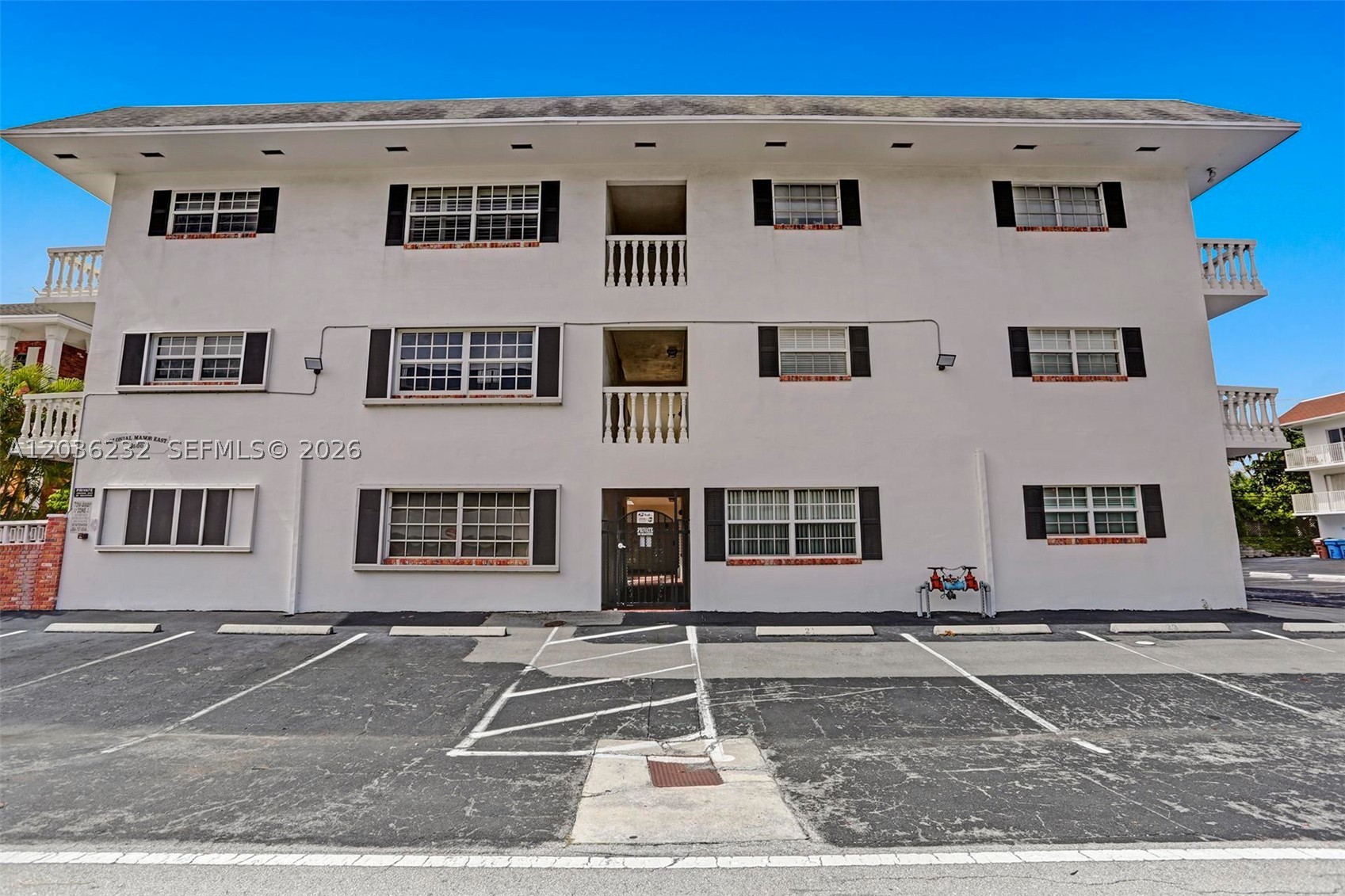 COLONIAL MANOR EAST APART - Residential