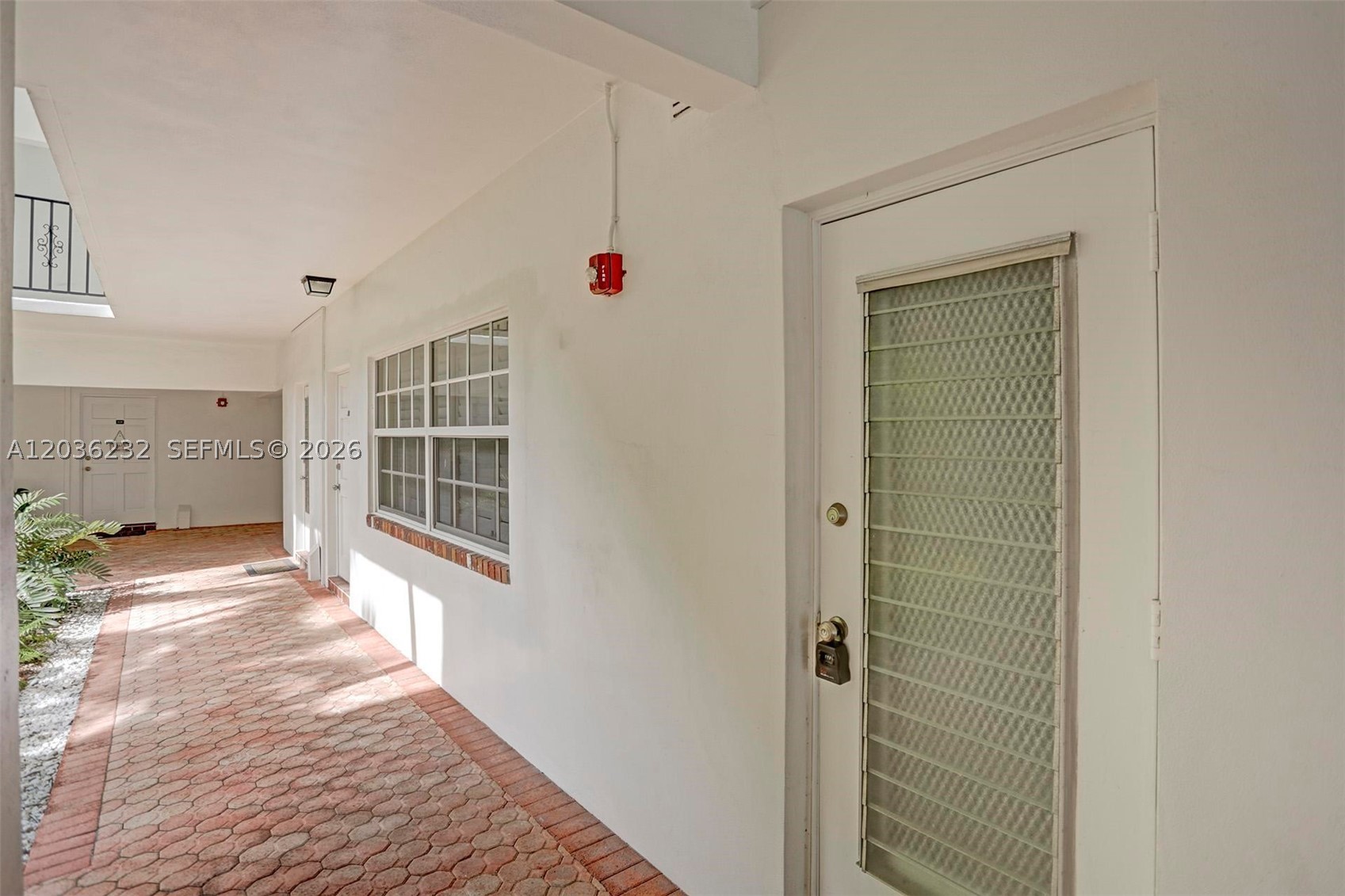 COLONIAL MANOR EAST APART - Residential