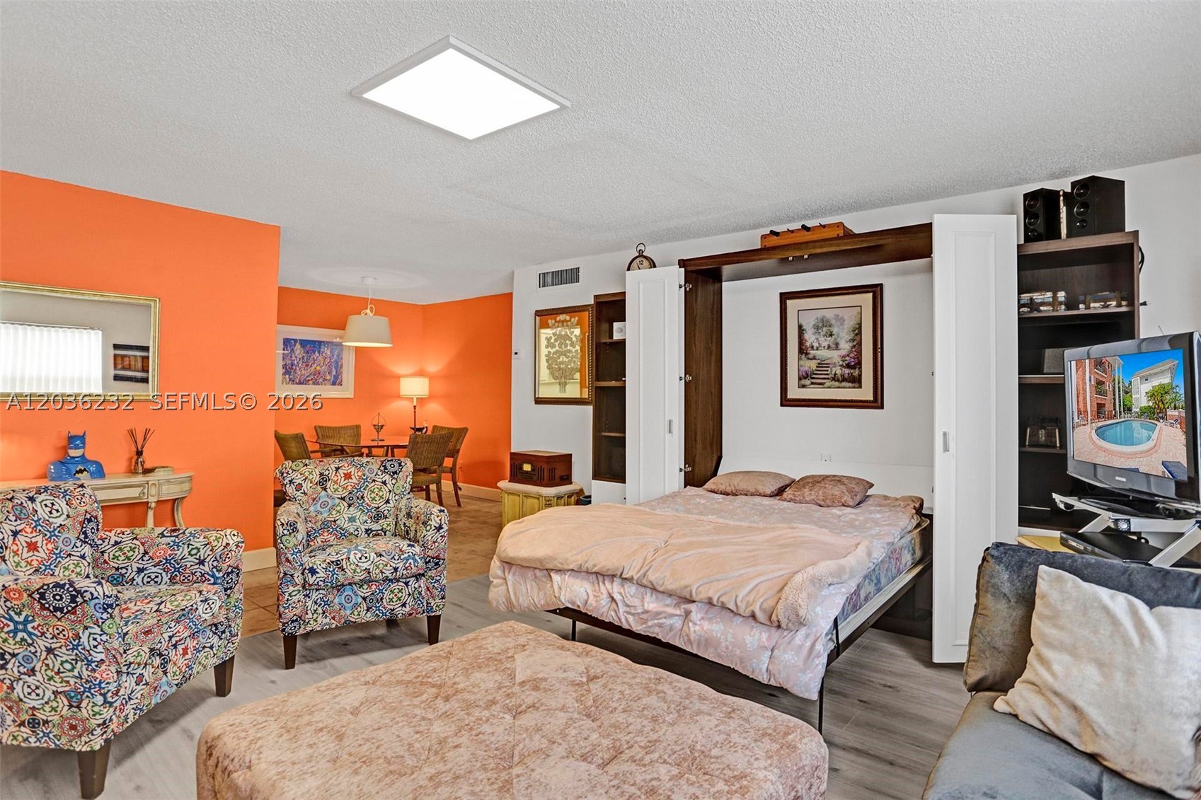 COLONIAL MANOR EAST APART - Residential