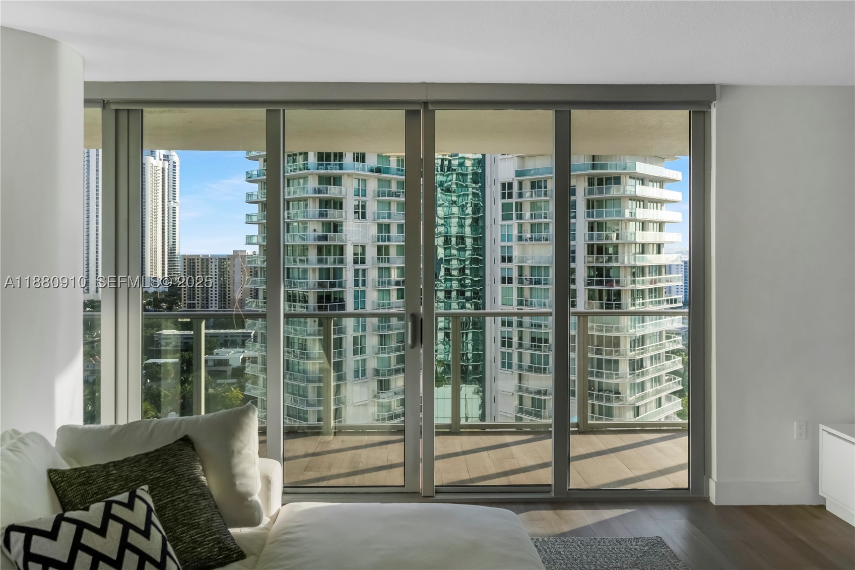 PARQUE TOWERS CONDO - Residential