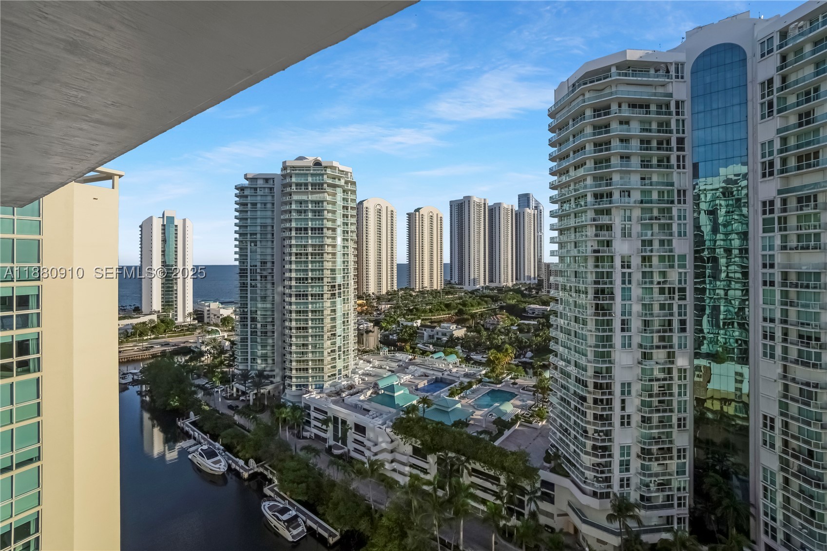 PARQUE TOWERS CONDO - Residential