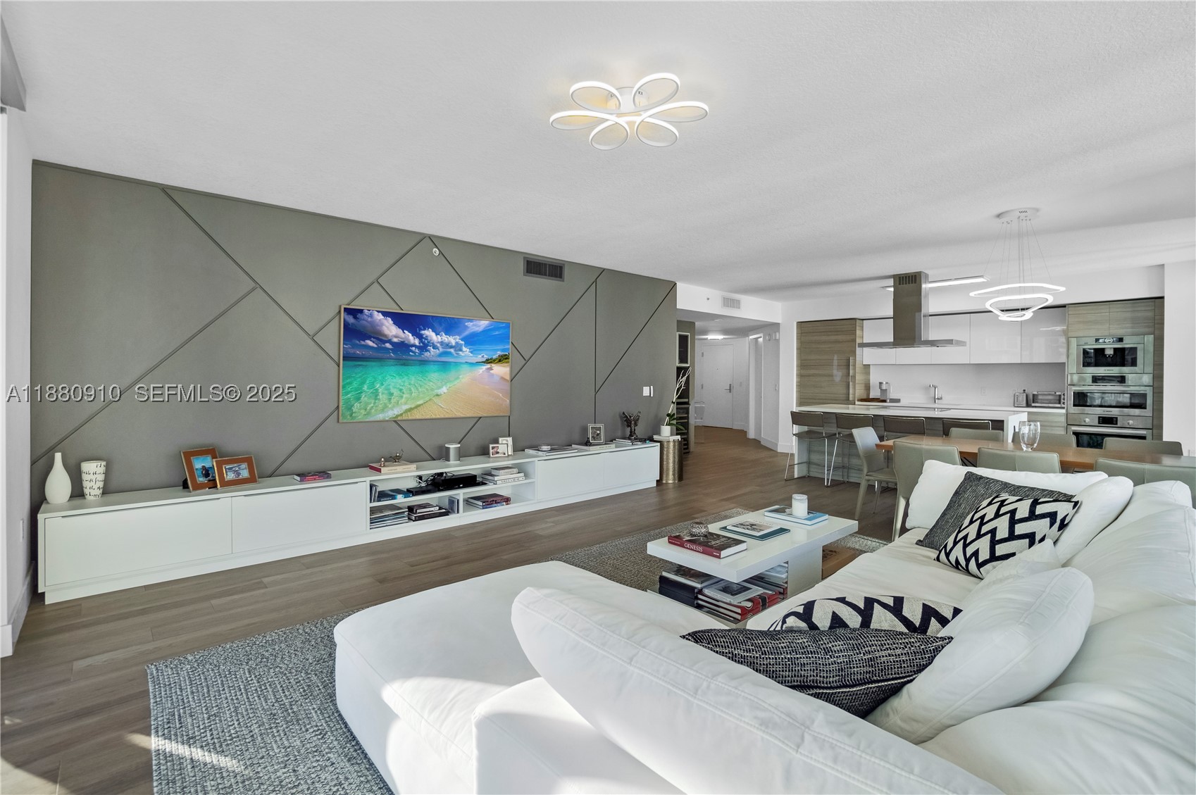 PARQUE TOWERS CONDO - Residential