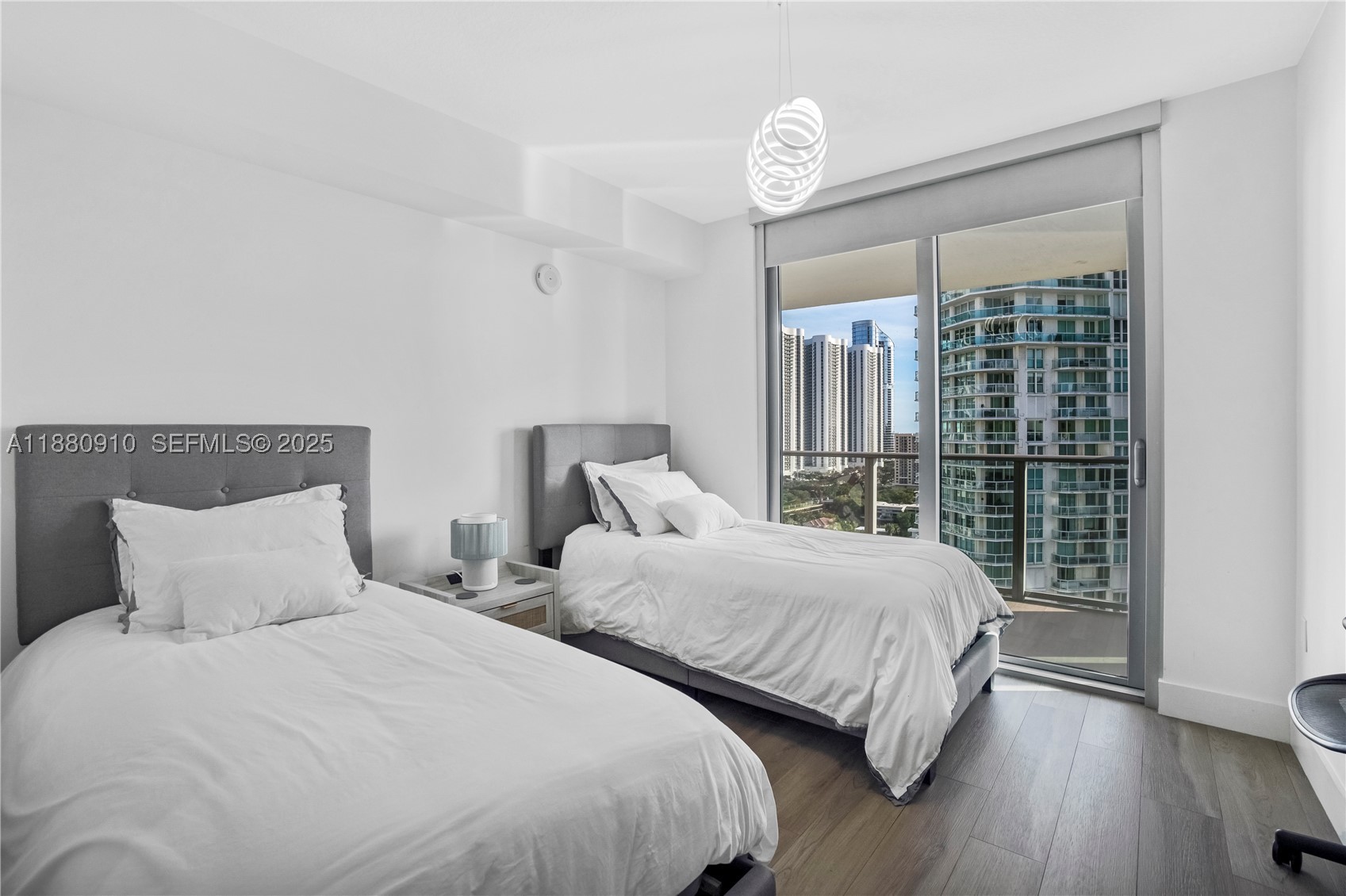 PARQUE TOWERS CONDO - Residential