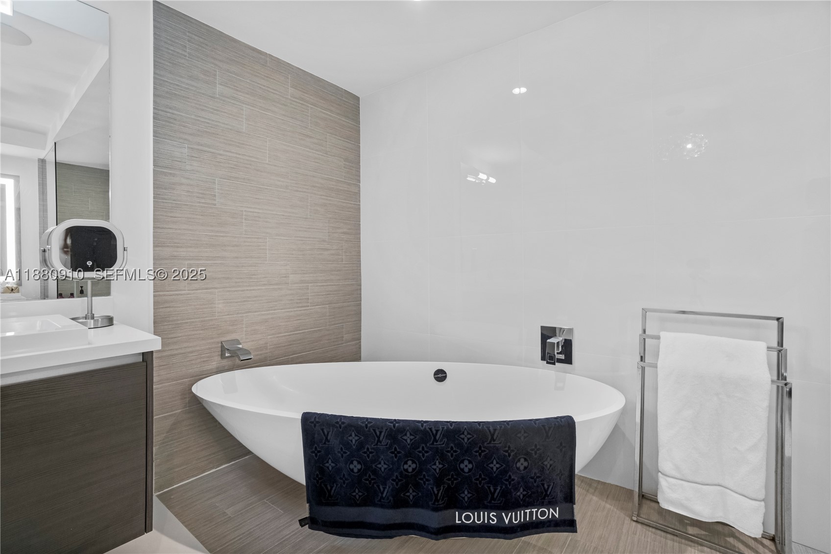 PARQUE TOWERS CONDO - Residential