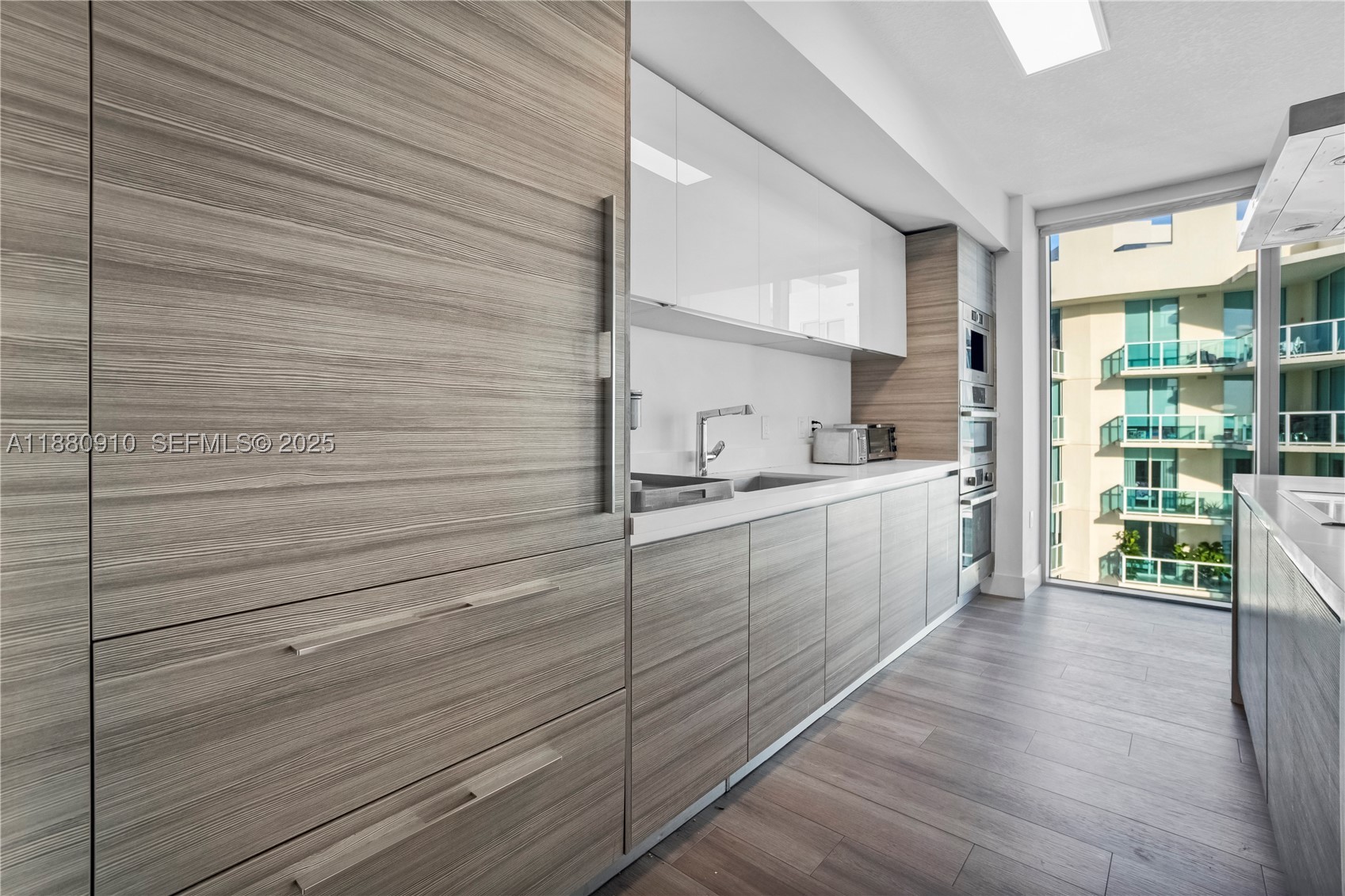 PARQUE TOWERS CONDO - Residential