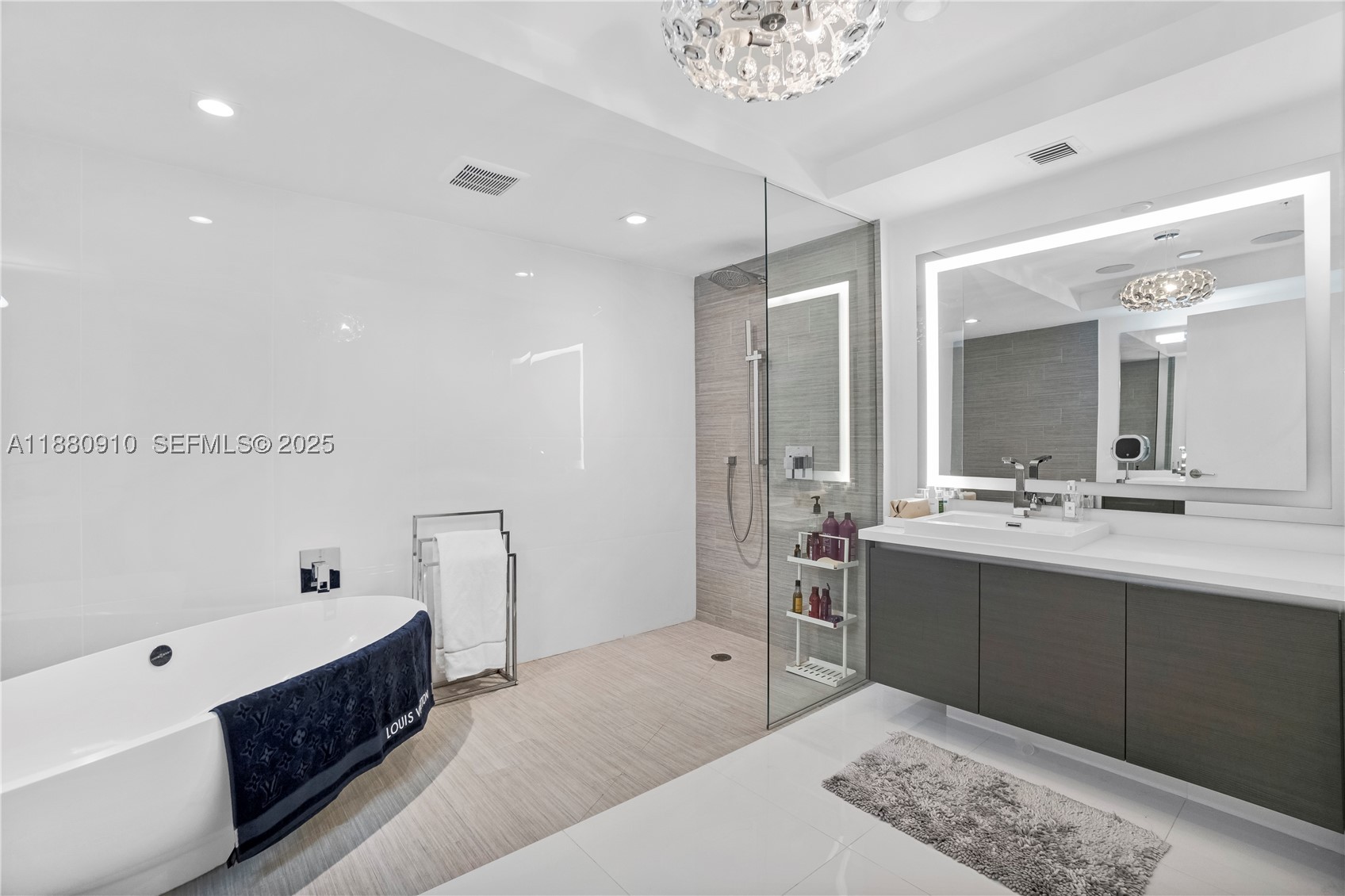 PARQUE TOWERS CONDO - Residential