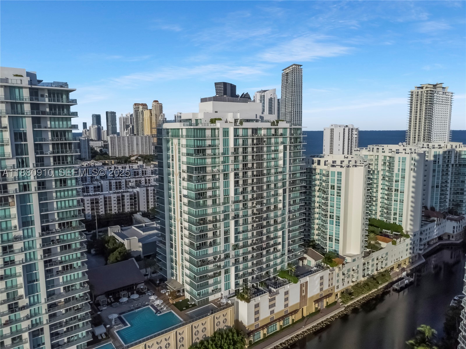 PARQUE TOWERS CONDO - Residential