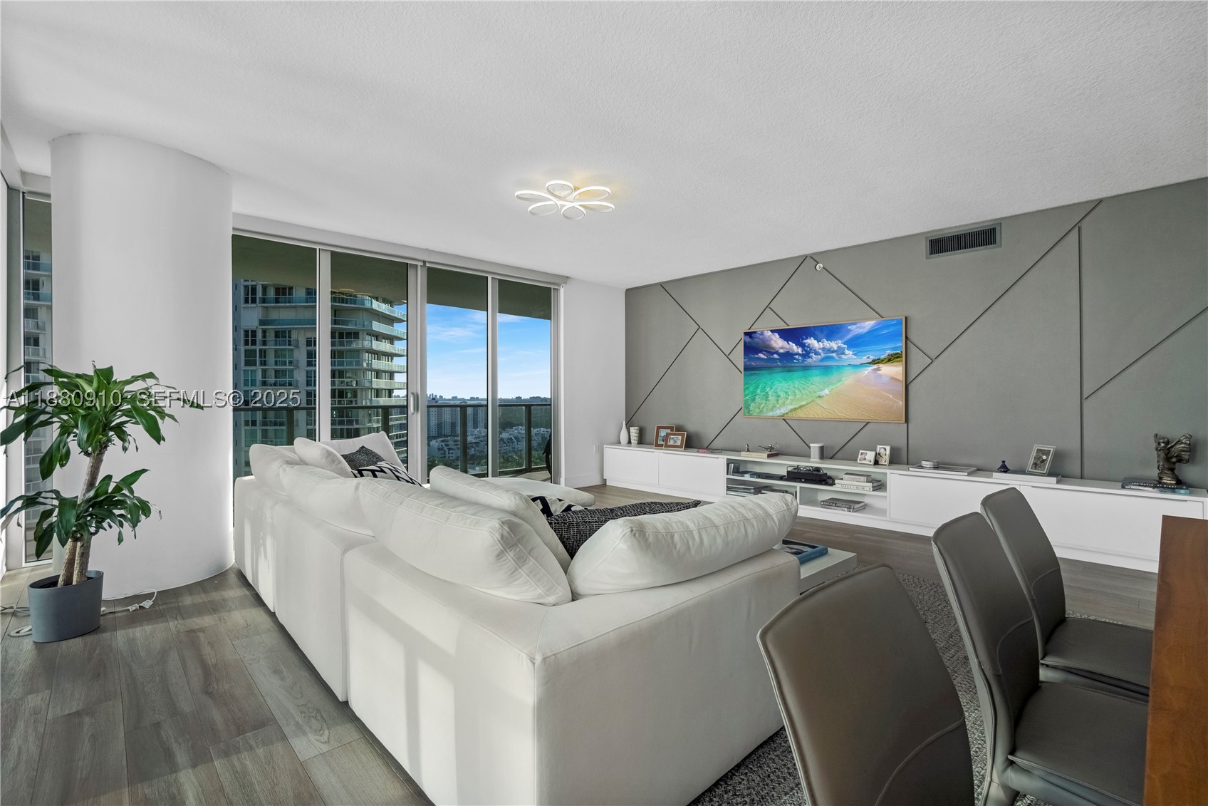 PARQUE TOWERS CONDO - Residential