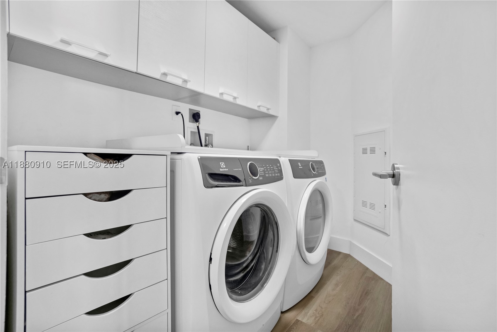 PARQUE TOWERS CONDO - Residential