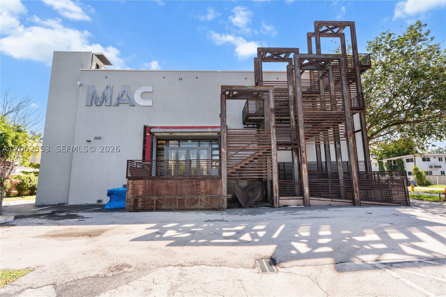Extraordinary mixed-use building in the heart of South Miami, originally constructed as a utilities bunker and now reimagined as a cultural and commercial landmark. Secure building ideal for museum, cultural institution,
creative office, or adaptive reuse.