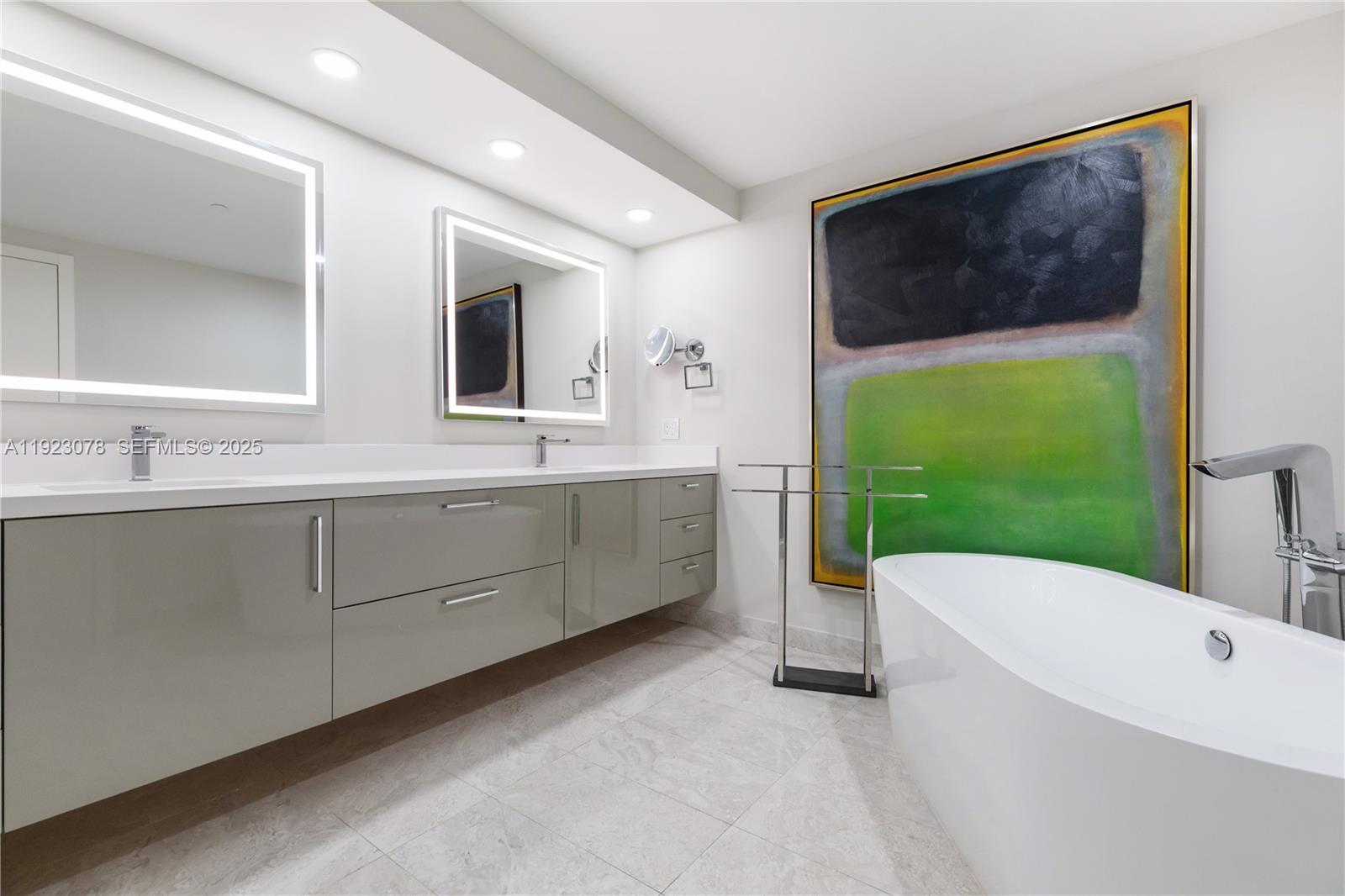ARIA ON THE BAY CONDO - Residential