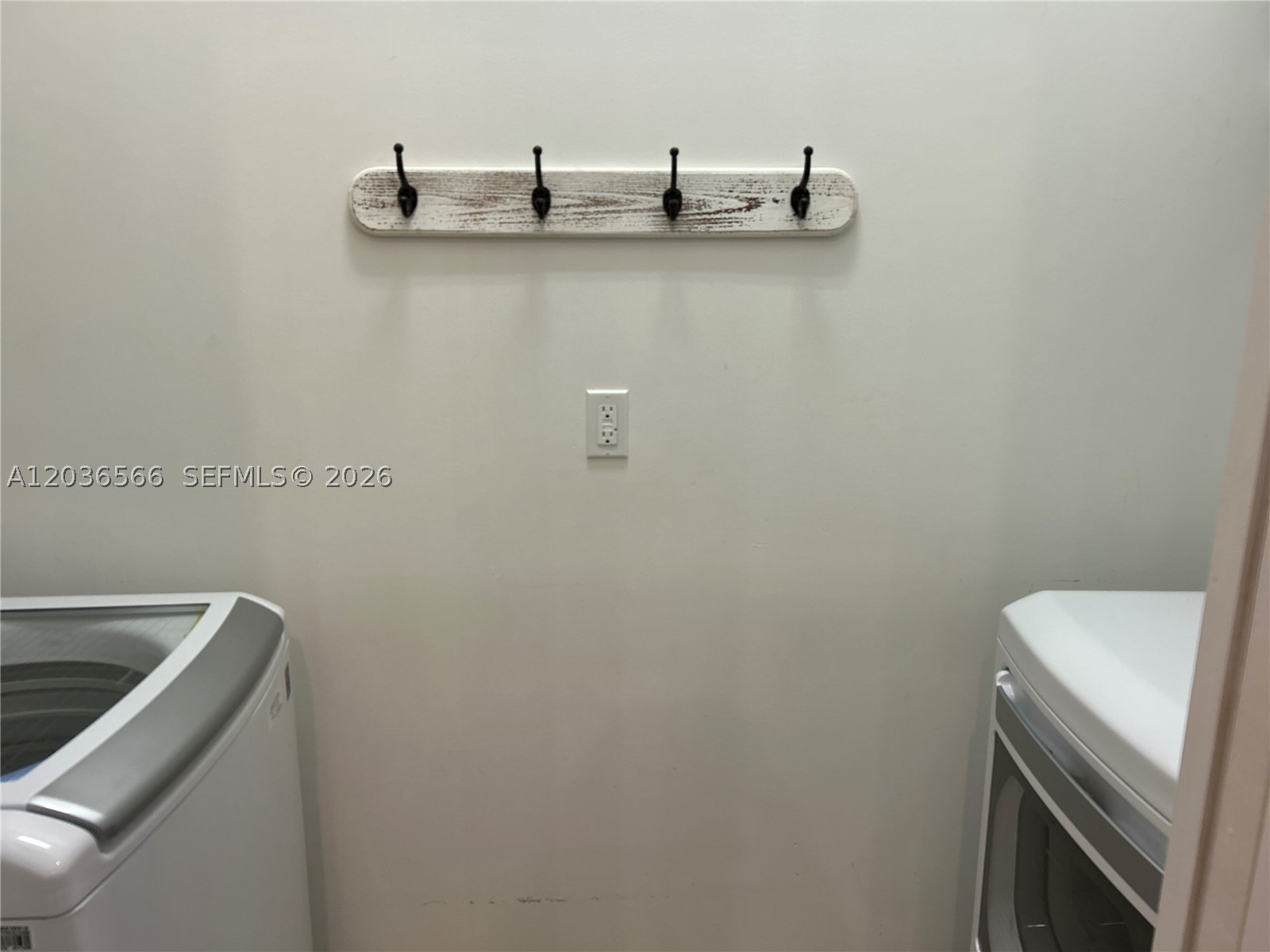 VENETIAN PARC - Residential Lease
