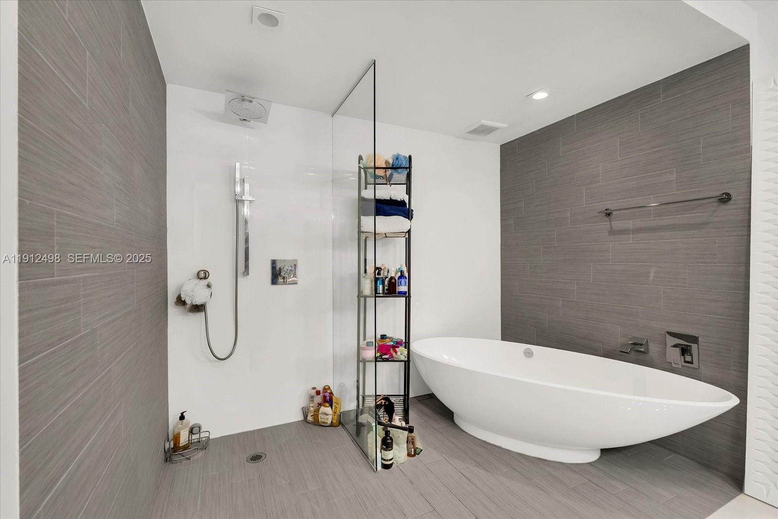 PARQUE TOWERS CONDO - Residential