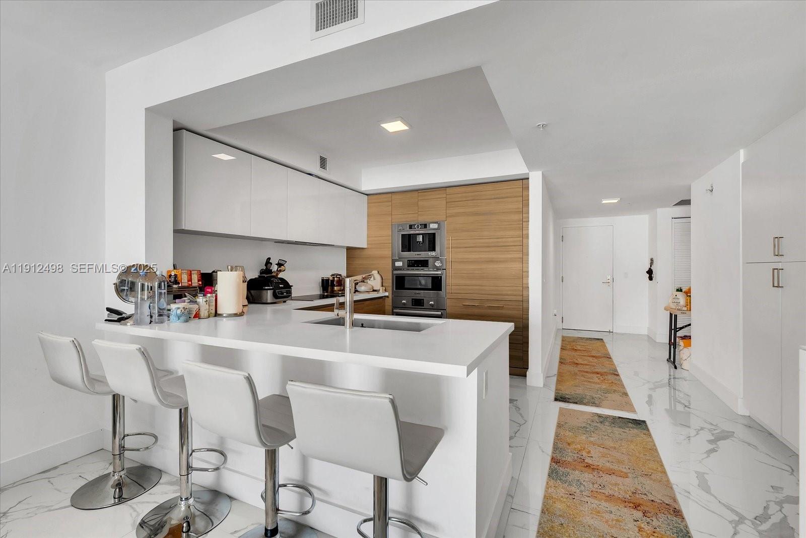 PARQUE TOWERS CONDO - Residential