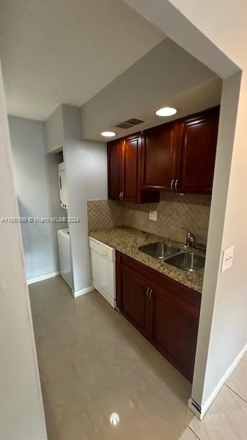 LAKEWOOD VILLAGE - Residential Lease