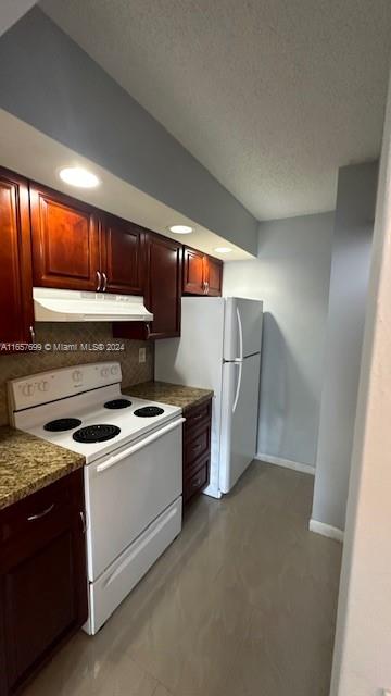 LAKEWOOD VILLAGE - Residential Lease