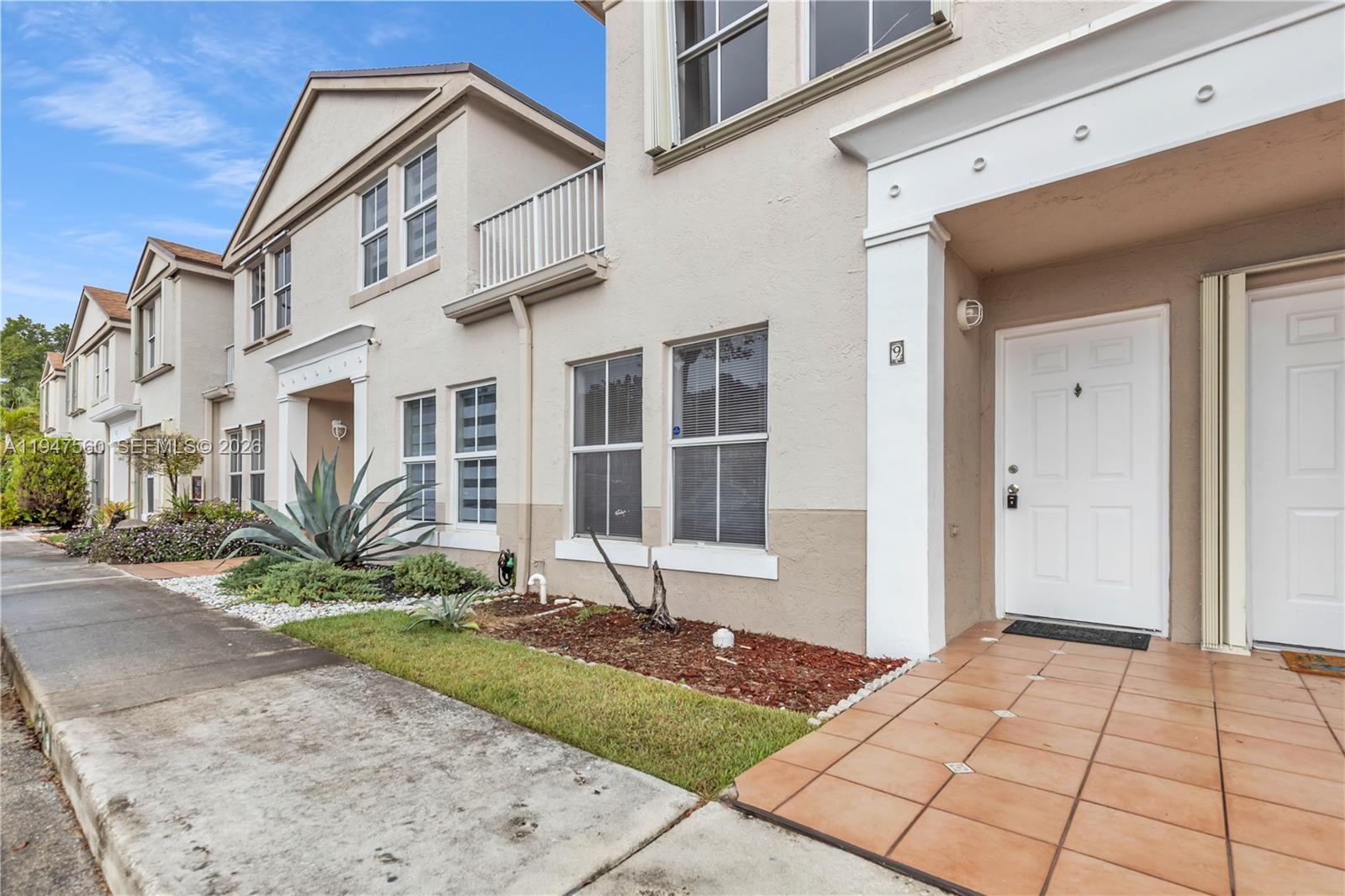 THE OAKVIEW CONDO NO 5 - Residential Lease