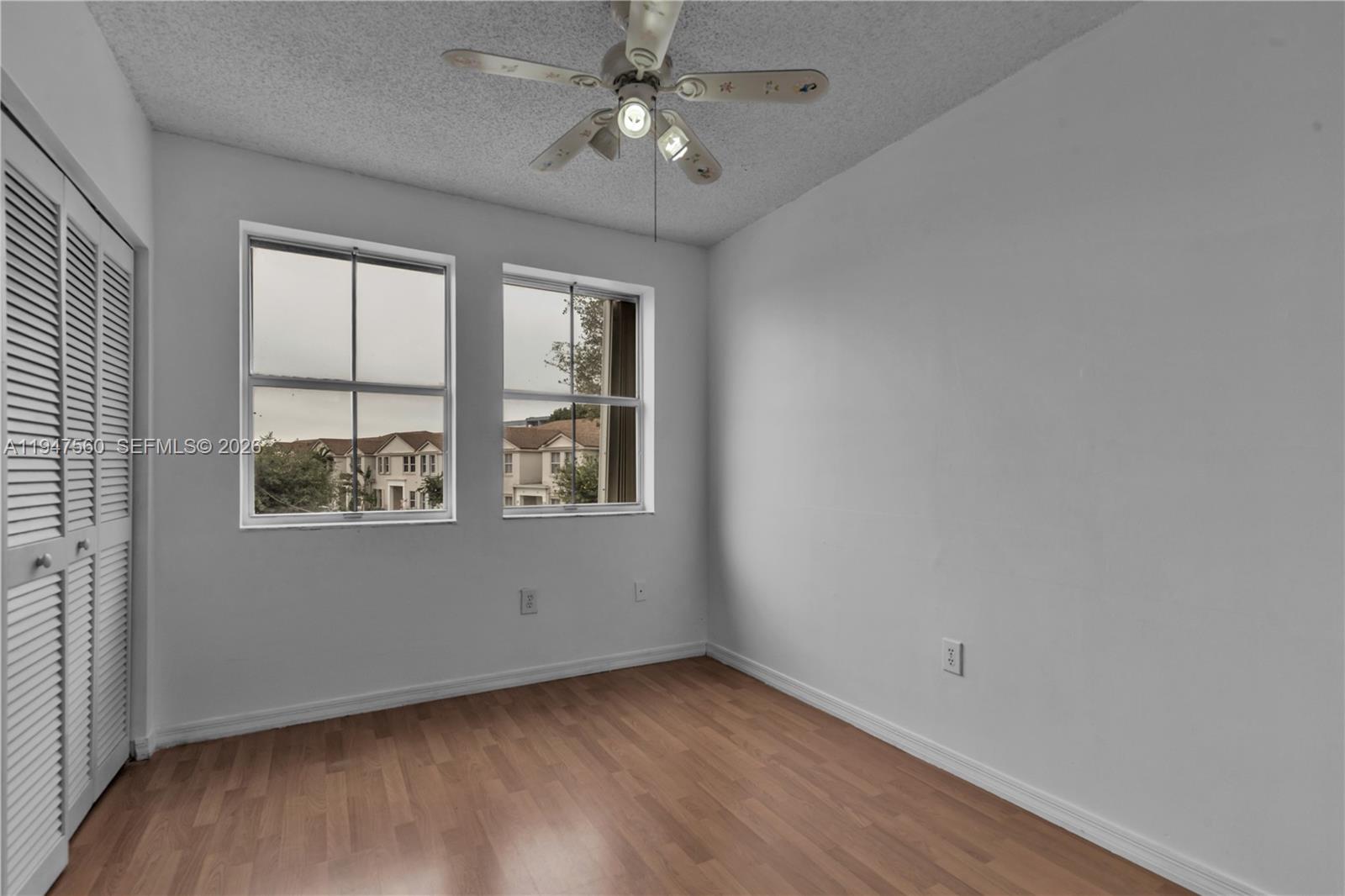 THE OAKVIEW CONDO NO 5 - Residential Lease