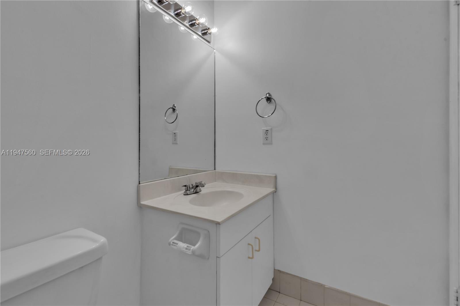THE OAKVIEW CONDO NO 5 - Residential Lease