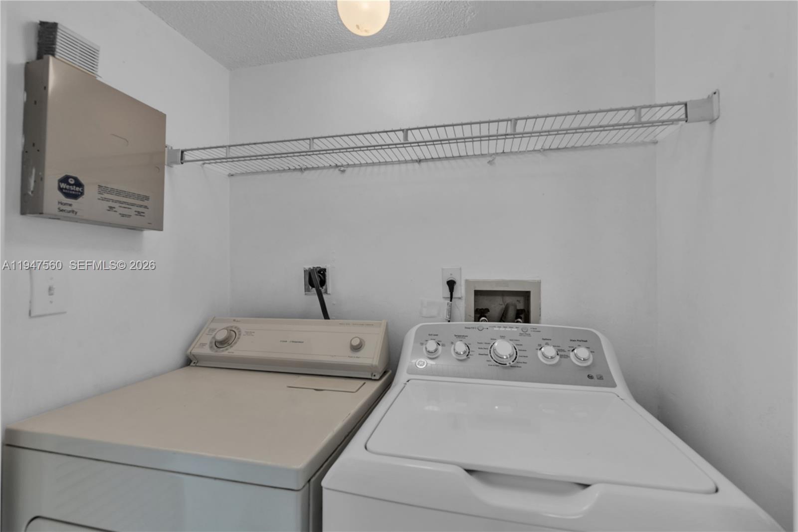 THE OAKVIEW CONDO NO 5 - Residential Lease