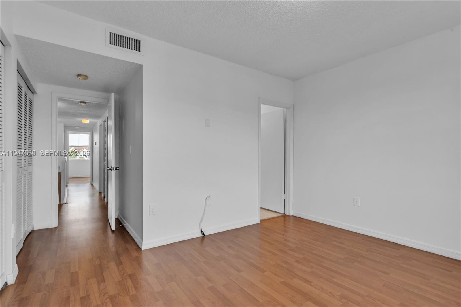 THE OAKVIEW CONDO NO 5 - Residential Lease