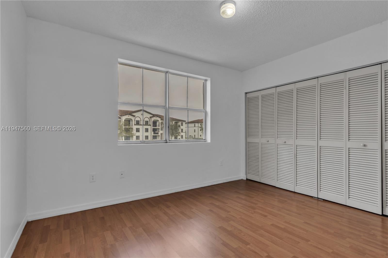 THE OAKVIEW CONDO NO 5 - Residential Lease