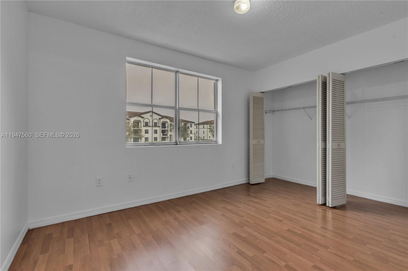 THE OAKVIEW CONDO NO 5 - Residential Lease