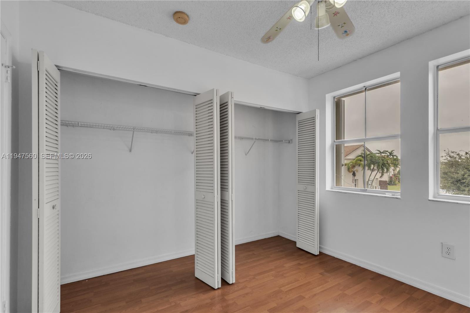 THE OAKVIEW CONDO NO 5 - Residential Lease