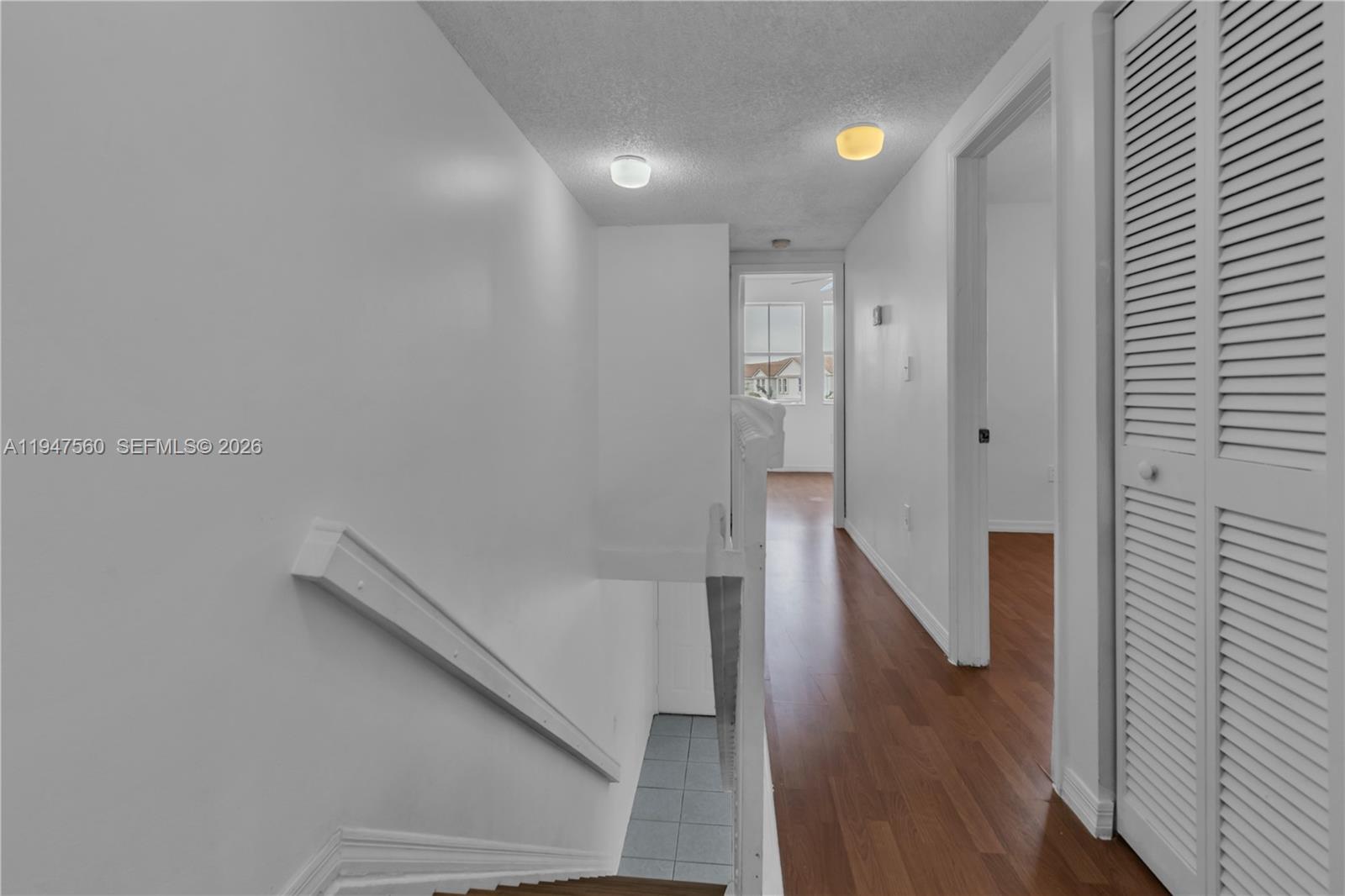 THE OAKVIEW CONDO NO 5 - Residential Lease