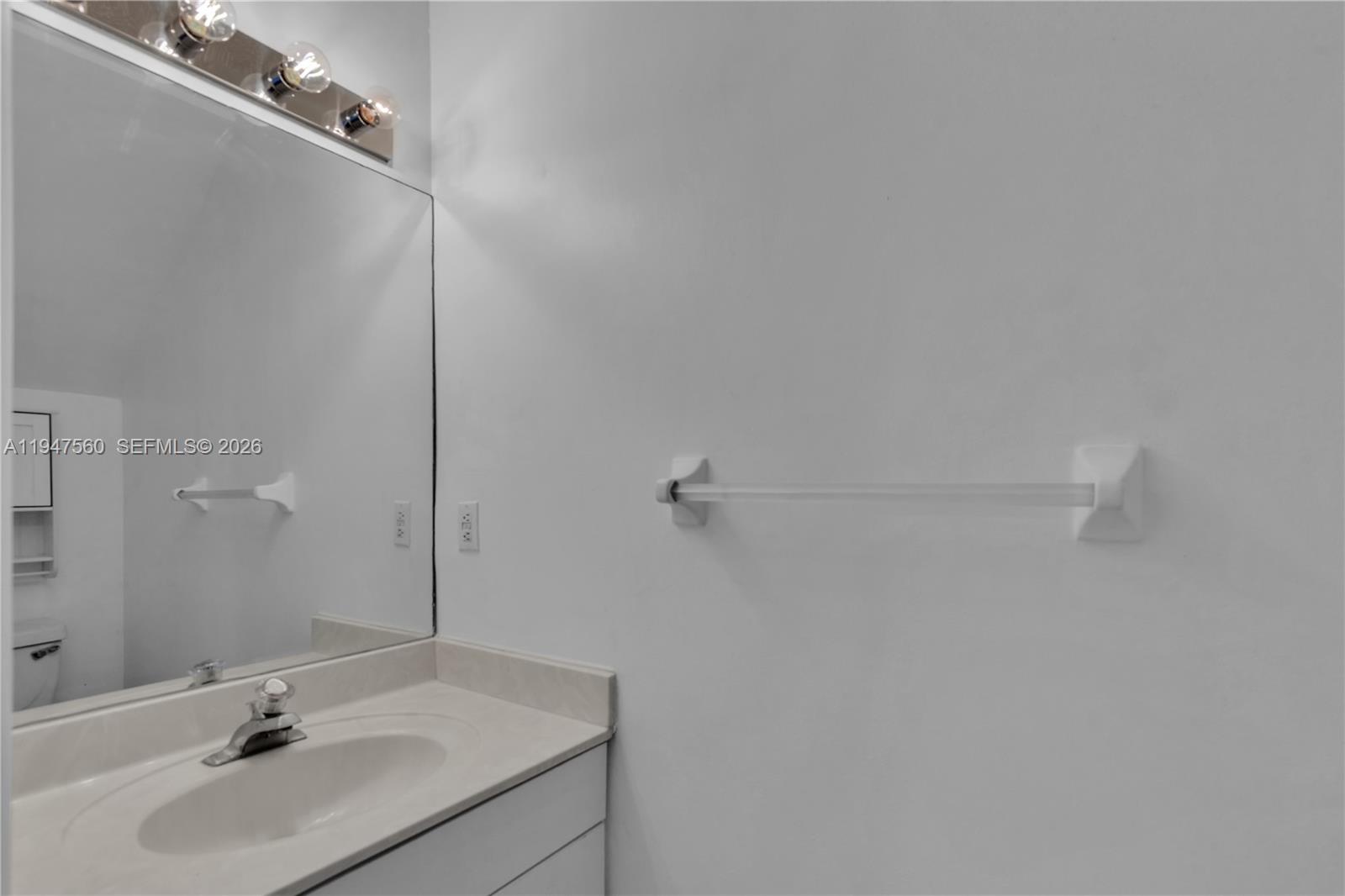 THE OAKVIEW CONDO NO 5 - Residential Lease