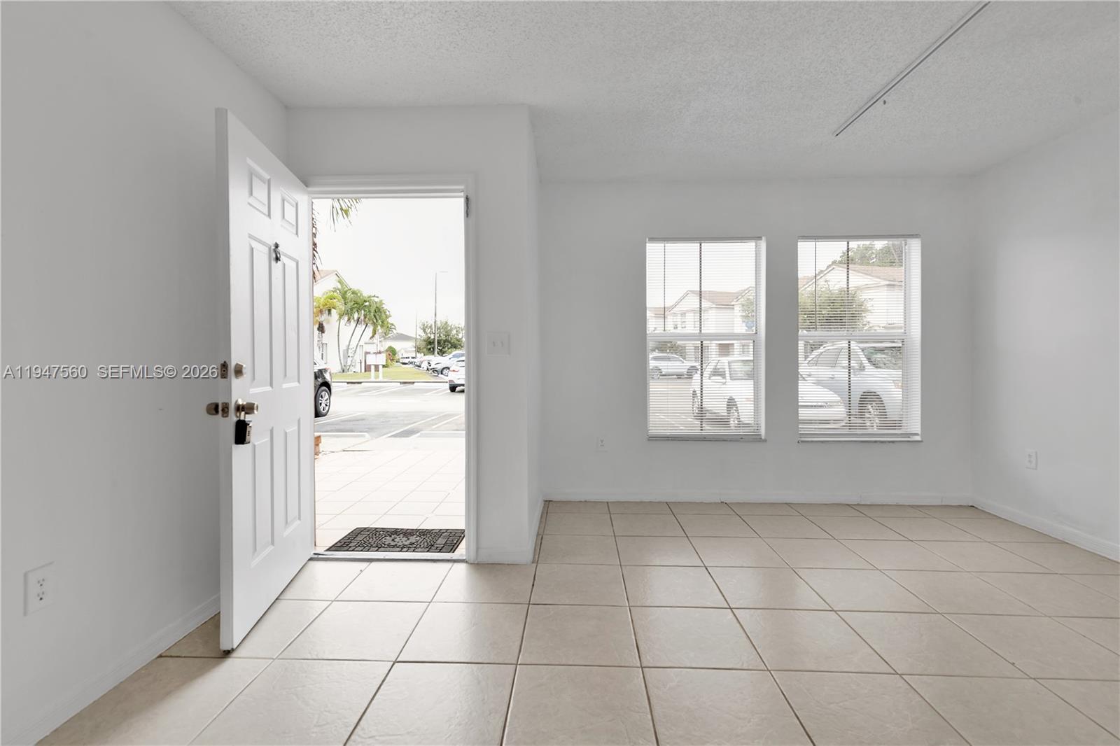 THE OAKVIEW CONDO NO 5 - Residential Lease