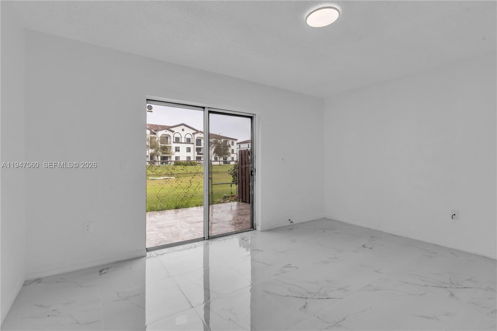 THE OAKVIEW CONDO NO 5 - Residential Lease