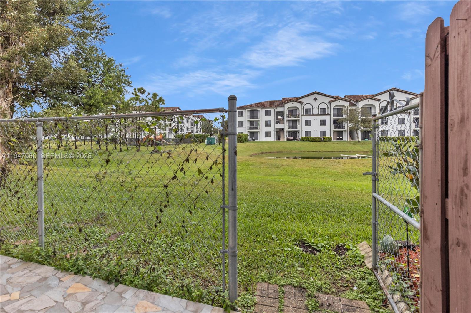 THE OAKVIEW CONDO NO 5 - Residential Lease