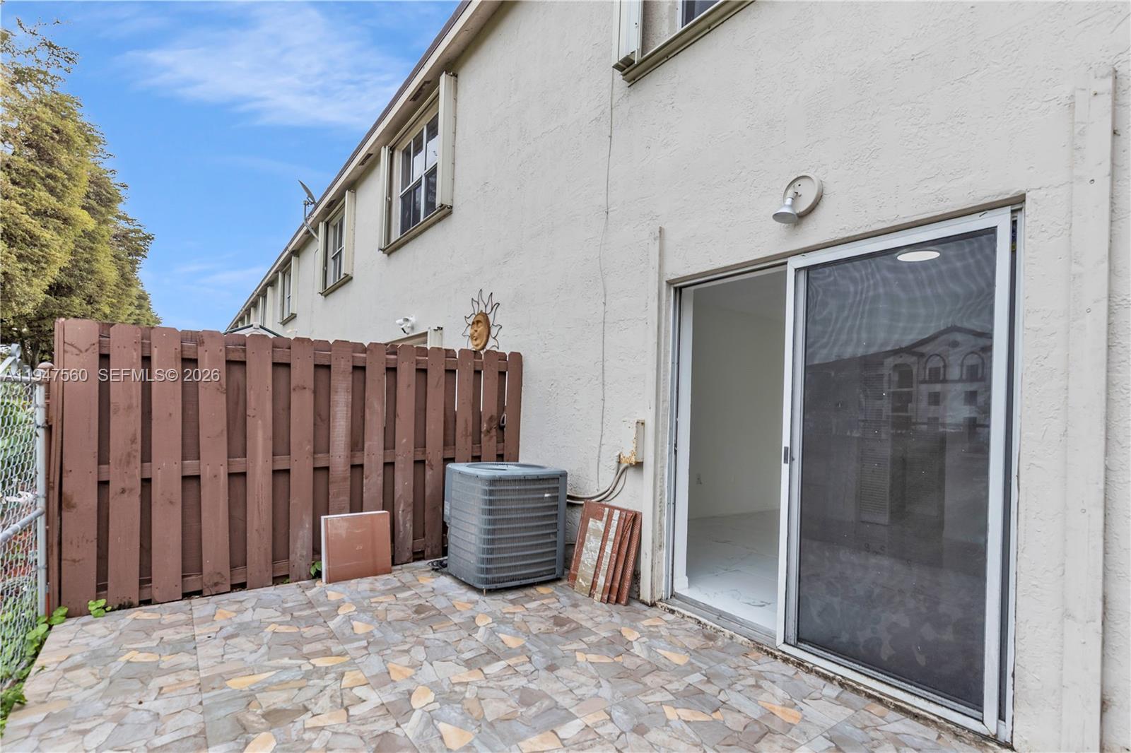 THE OAKVIEW CONDO NO 5 - Residential Lease