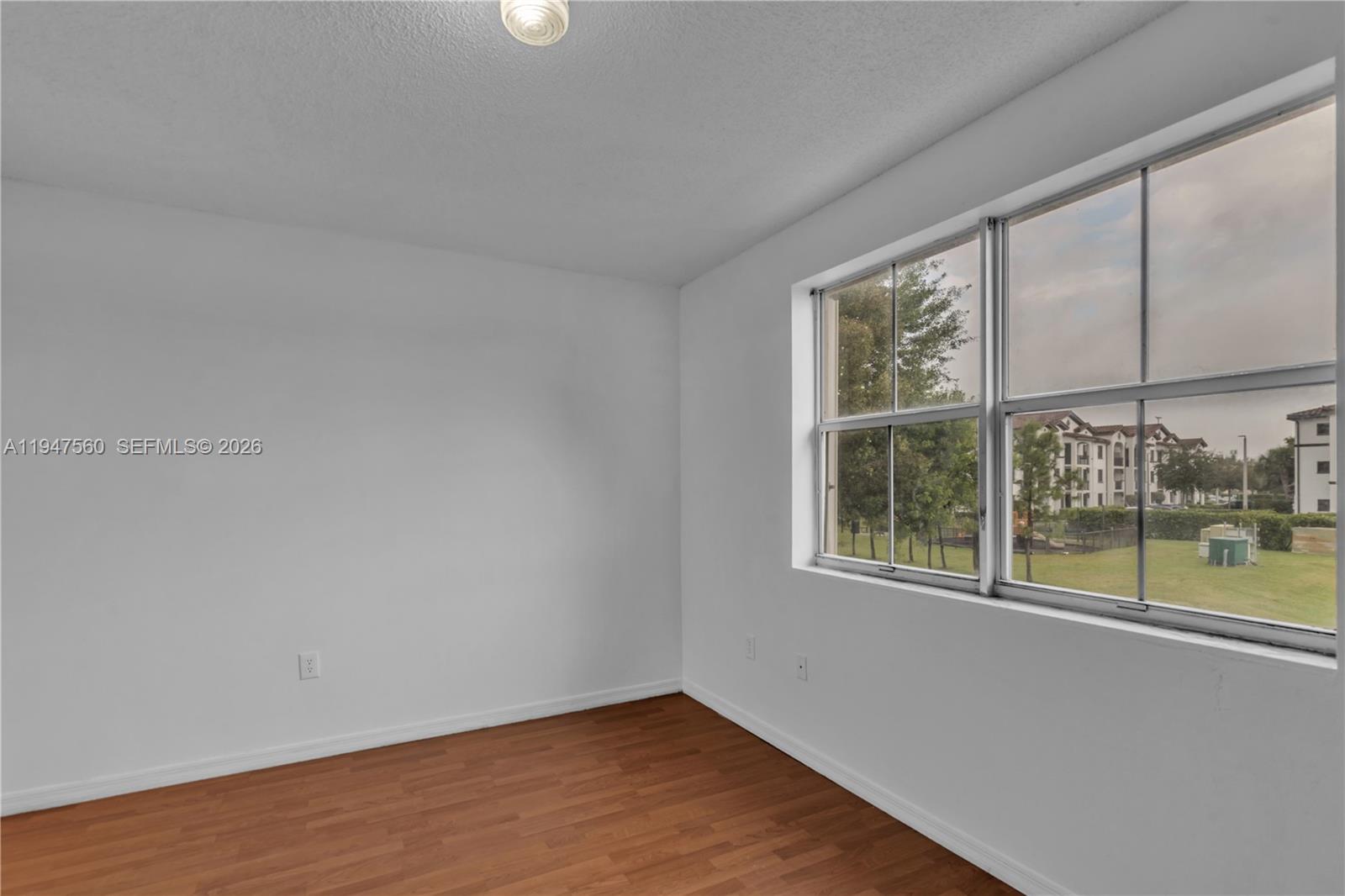 THE OAKVIEW CONDO NO 5 - Residential Lease