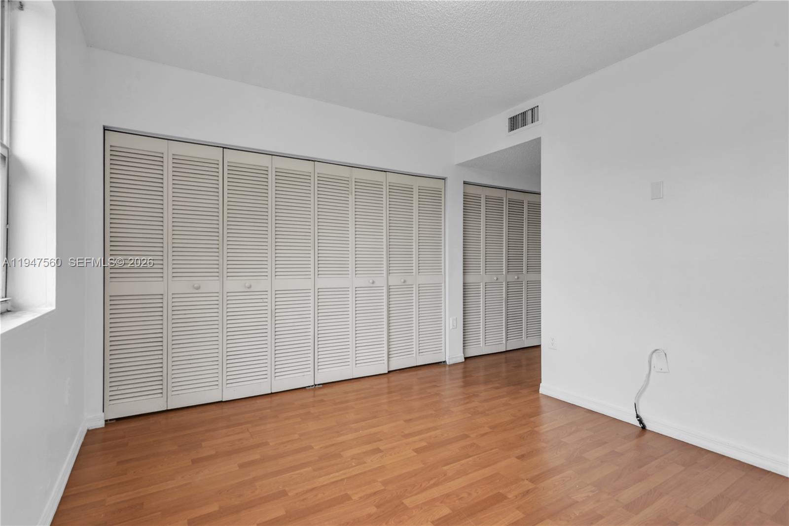 THE OAKVIEW CONDO NO 5 - Residential Lease