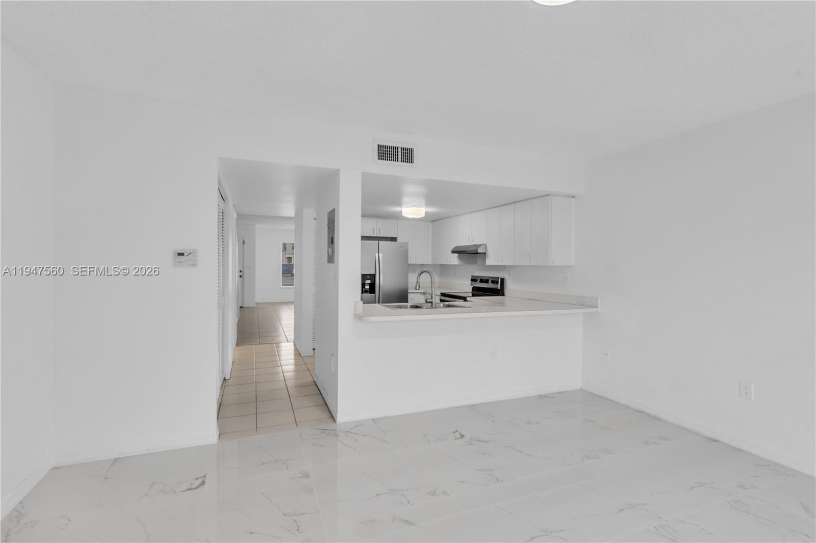 THE OAKVIEW CONDO NO 5 - Residential Lease