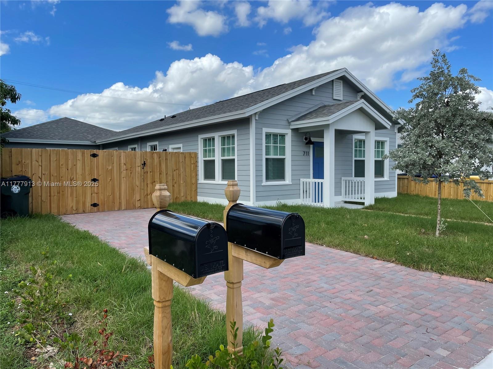LAKE WORTH TOWN OF - Residential Lease