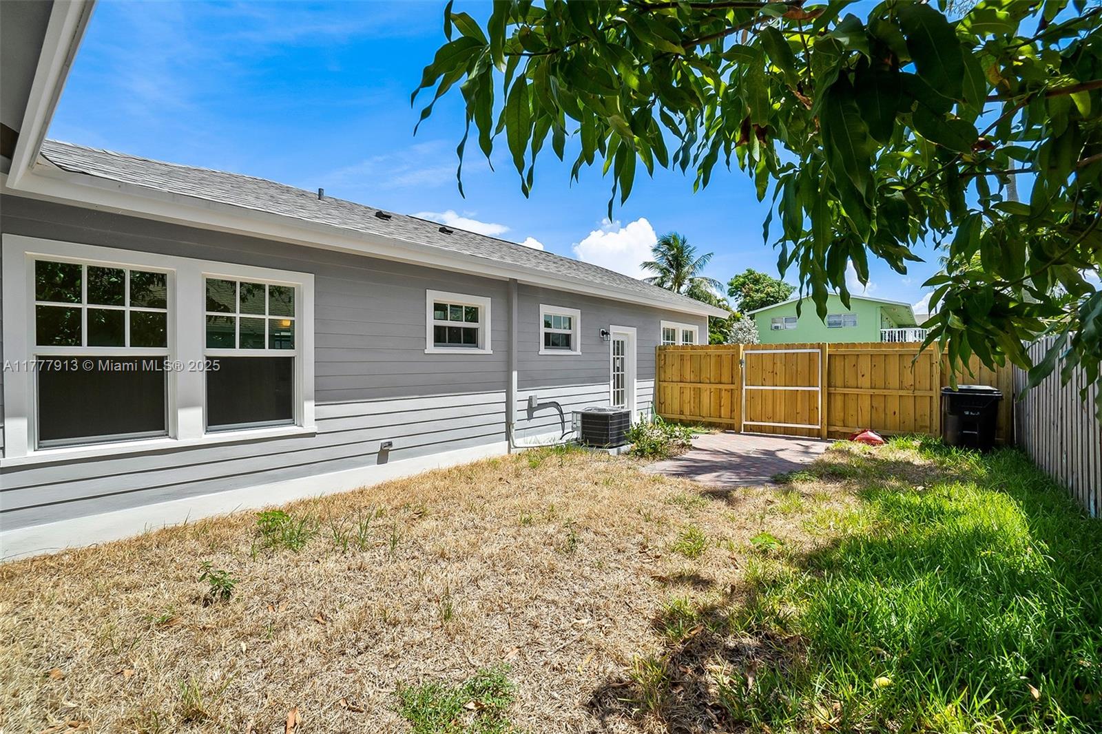 LAKE WORTH TOWN OF - Residential Lease