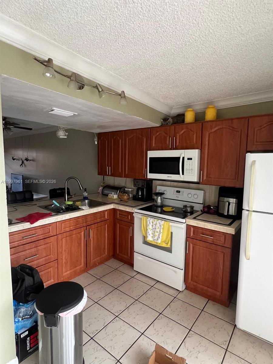 CARMEL TOWNHOMES CONDO - Residential