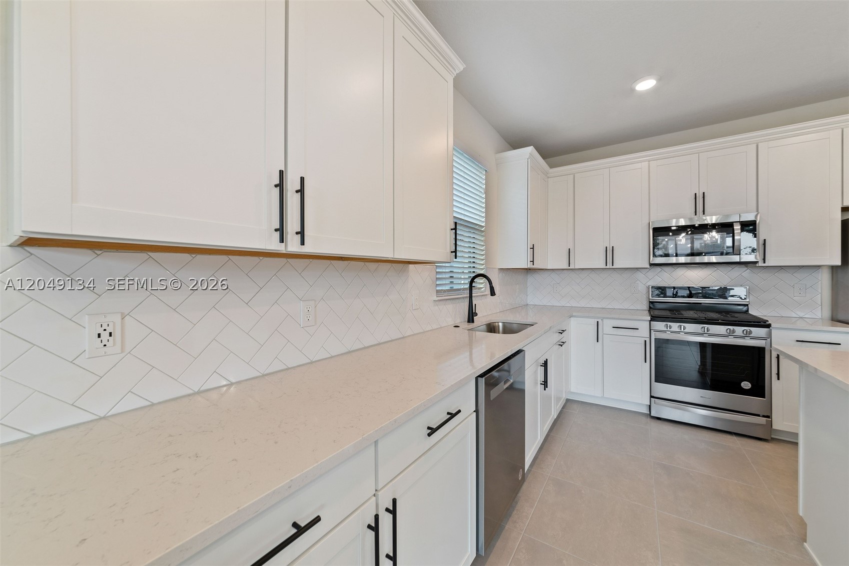 OAK TREE PROPERTY REDEVEL - Residential Lease