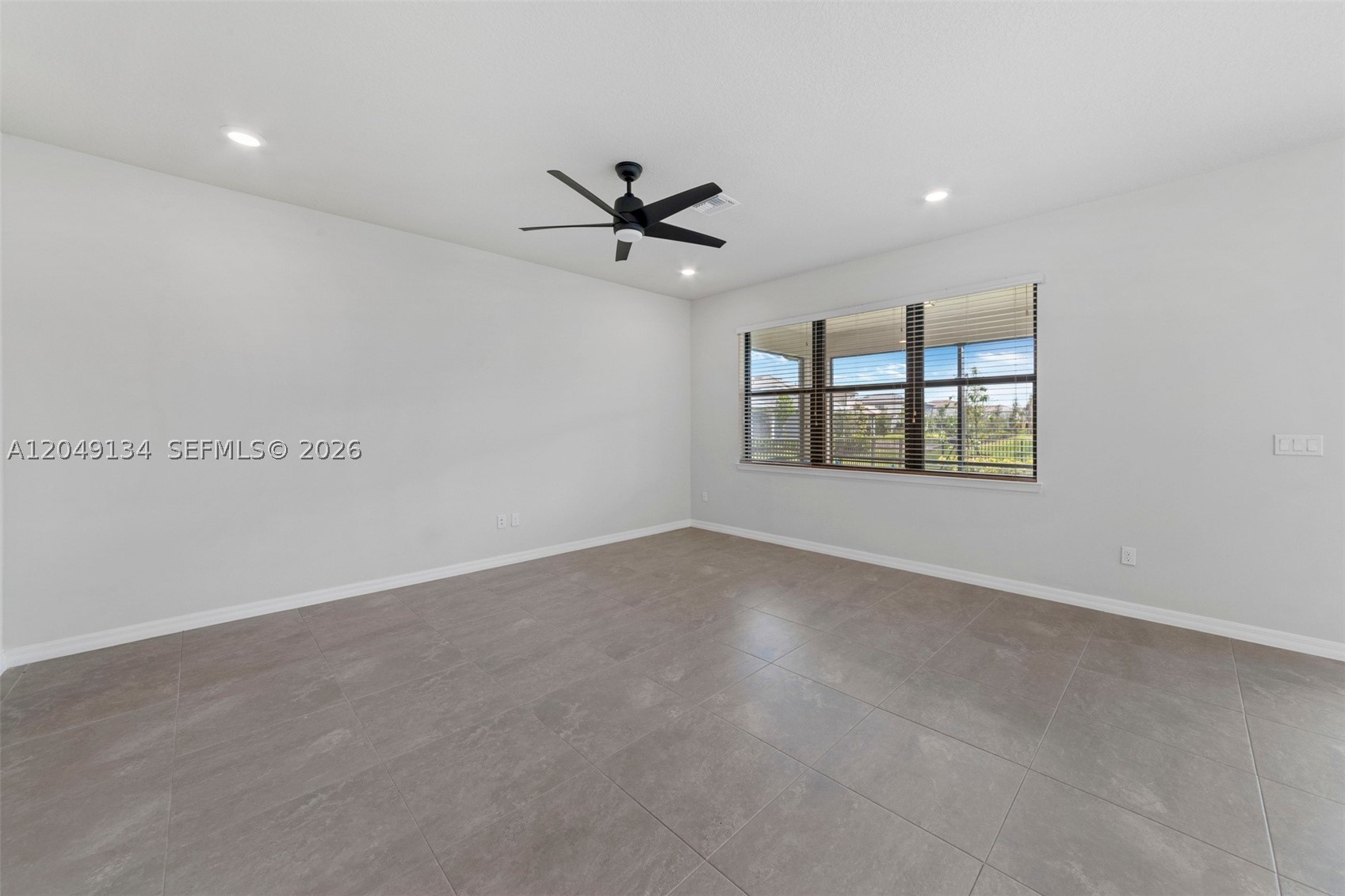 OAK TREE PROPERTY REDEVEL - Residential Lease
