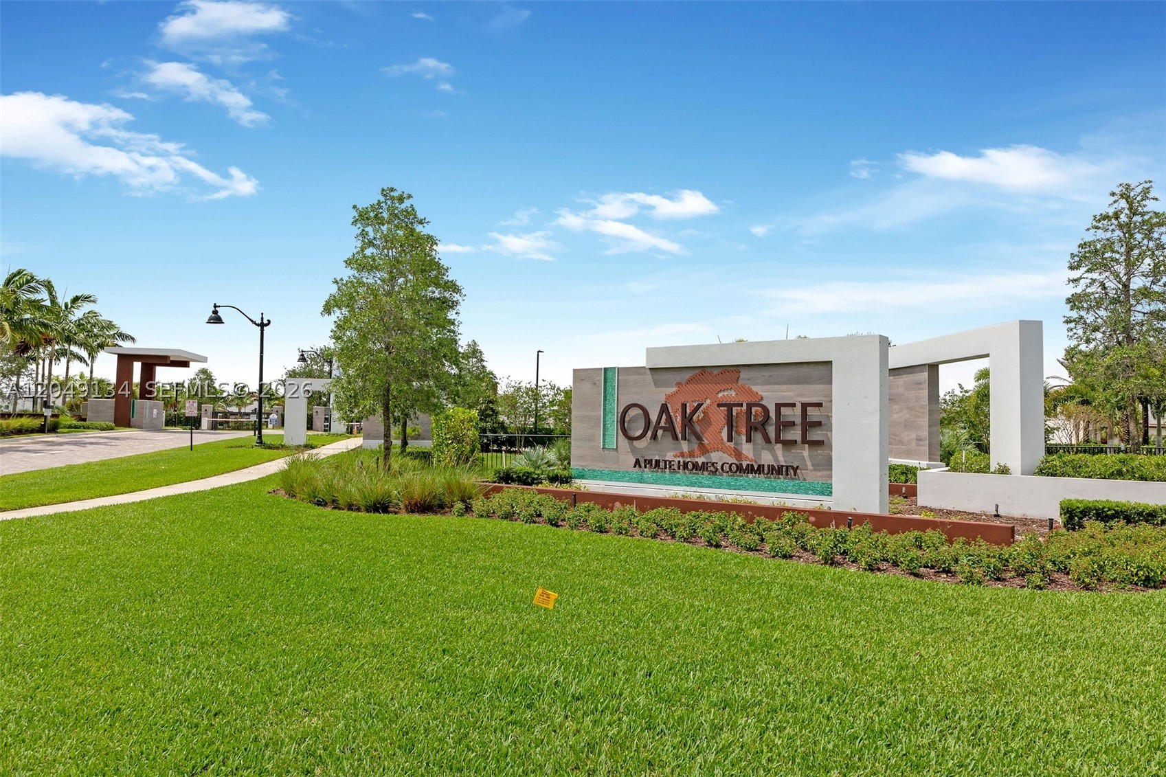 OAK TREE PROPERTY REDEVEL - Residential Lease