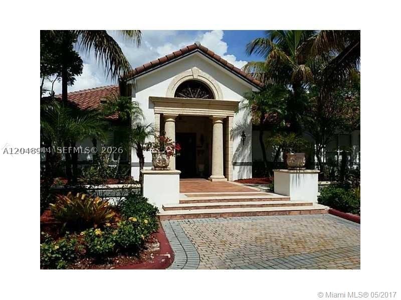 Beautiful 1/1 Apt. ideally located in the heart of Doral. Complex recently painted and renovated. Racquetball and Tennis court, pool and Jacuzzi, Gym with state of the arts equipment, club house with play room (pool table and TVs) and ample party room.