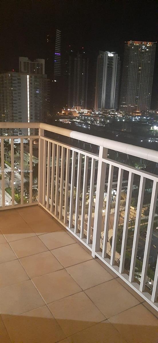 WINSTON TOWERS 200 - Residential