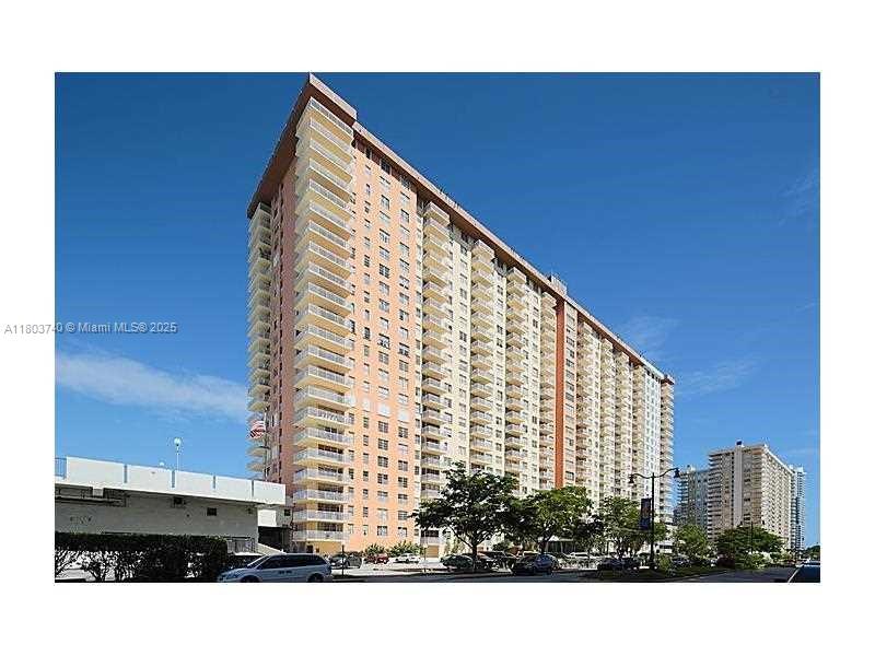 WINSTON TOWERS 200 - Residential