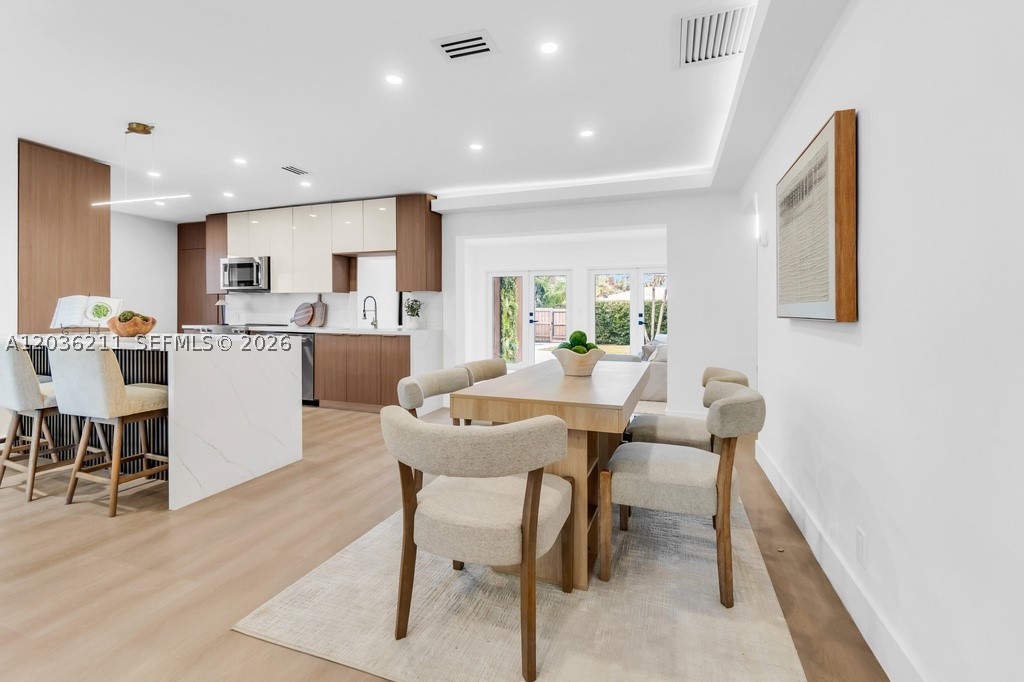 HOLLYWOOD LAKES SECTION - Residential