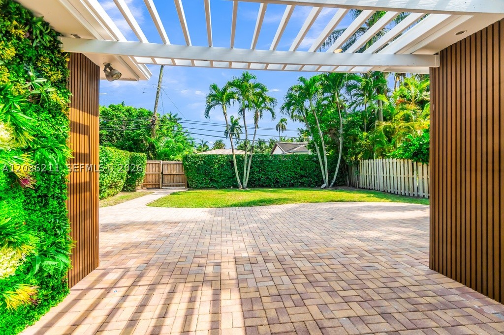 HOLLYWOOD LAKES SECTION - Residential