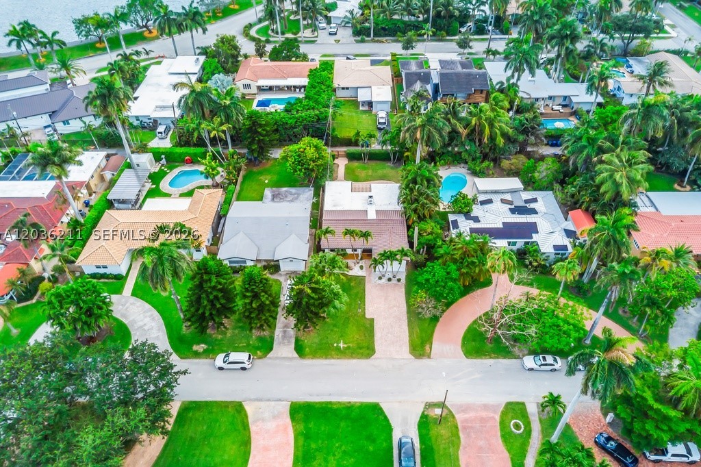 HOLLYWOOD LAKES SECTION - Residential