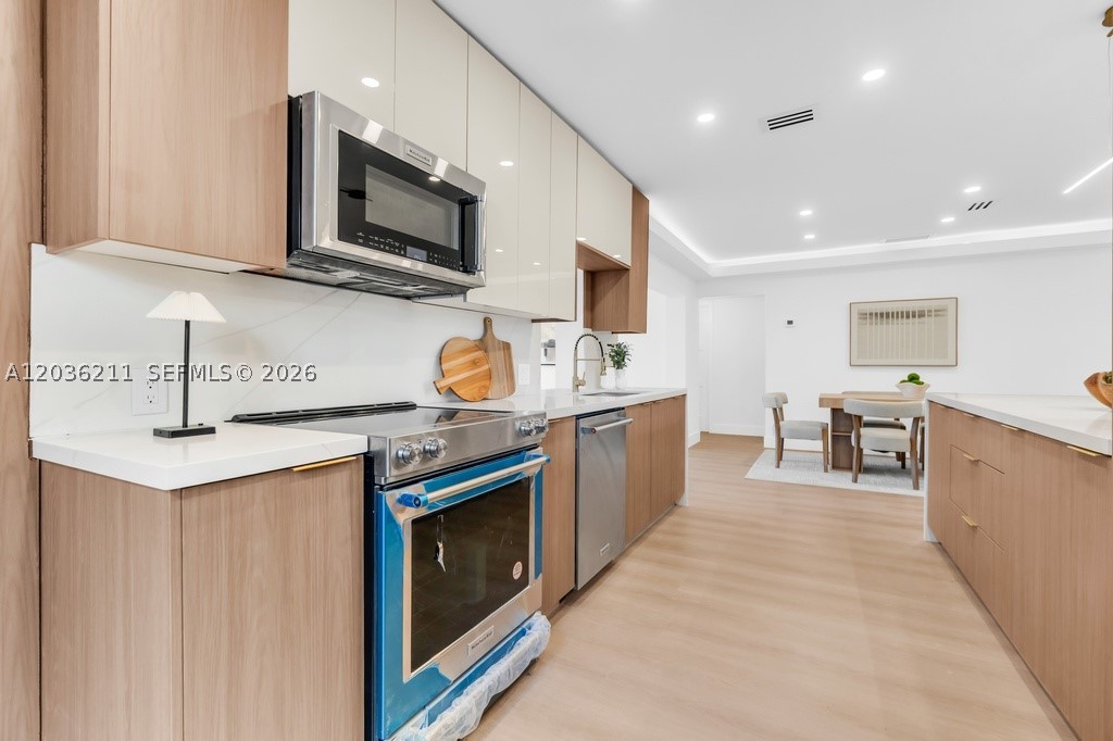 HOLLYWOOD LAKES SECTION - Residential